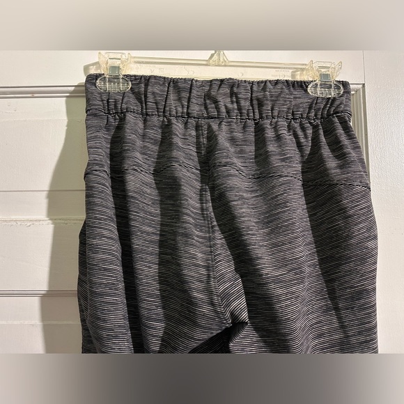 Lululemon On The Fly Pant size 2 - Picture 7 of 13
